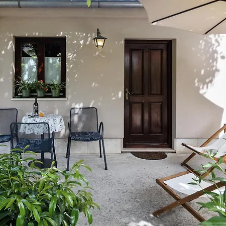 Apartment 1 Bedroom Gorgeous In