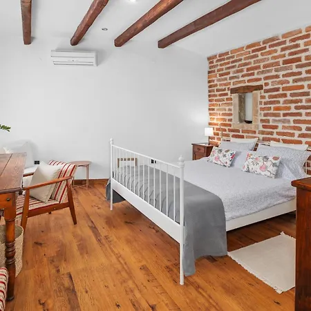1 Bedroom Gorgeous In Porec