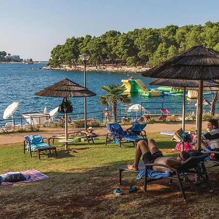 1 Bedroom Gorgeous In Apartment Porec
