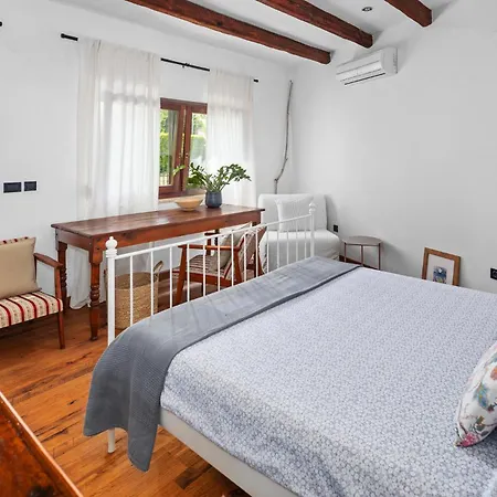1 Bedroom Gorgeous In Apartment *